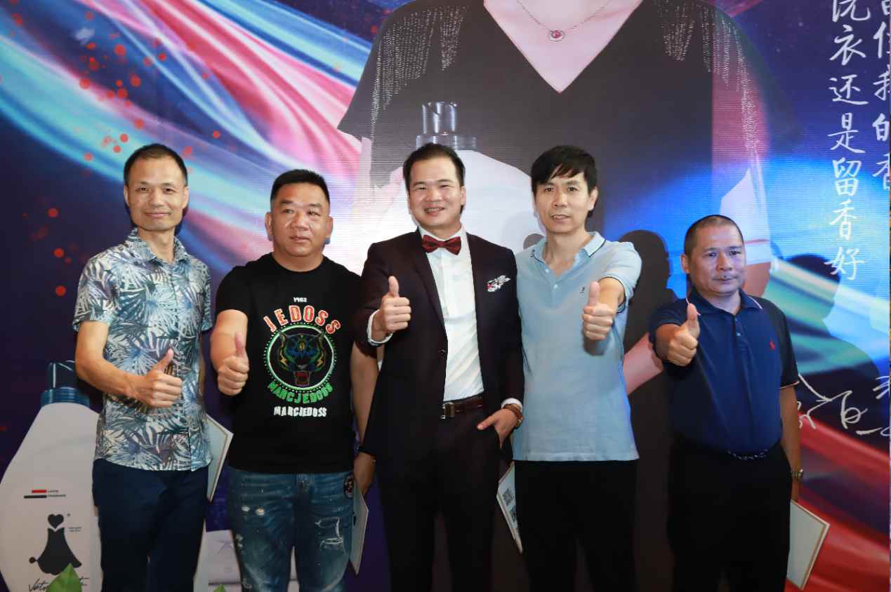 品牌|小爱裙一夜爆红 这一条小爱裙究竟有何魅力 ----记小爱裙新品订货会暨九粤九周