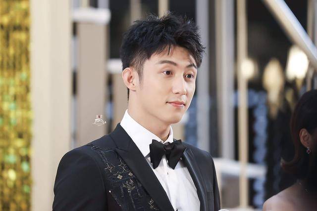 流量成功转型为演员的男星,任嘉伦肖战王一博上榜,最成功的是他