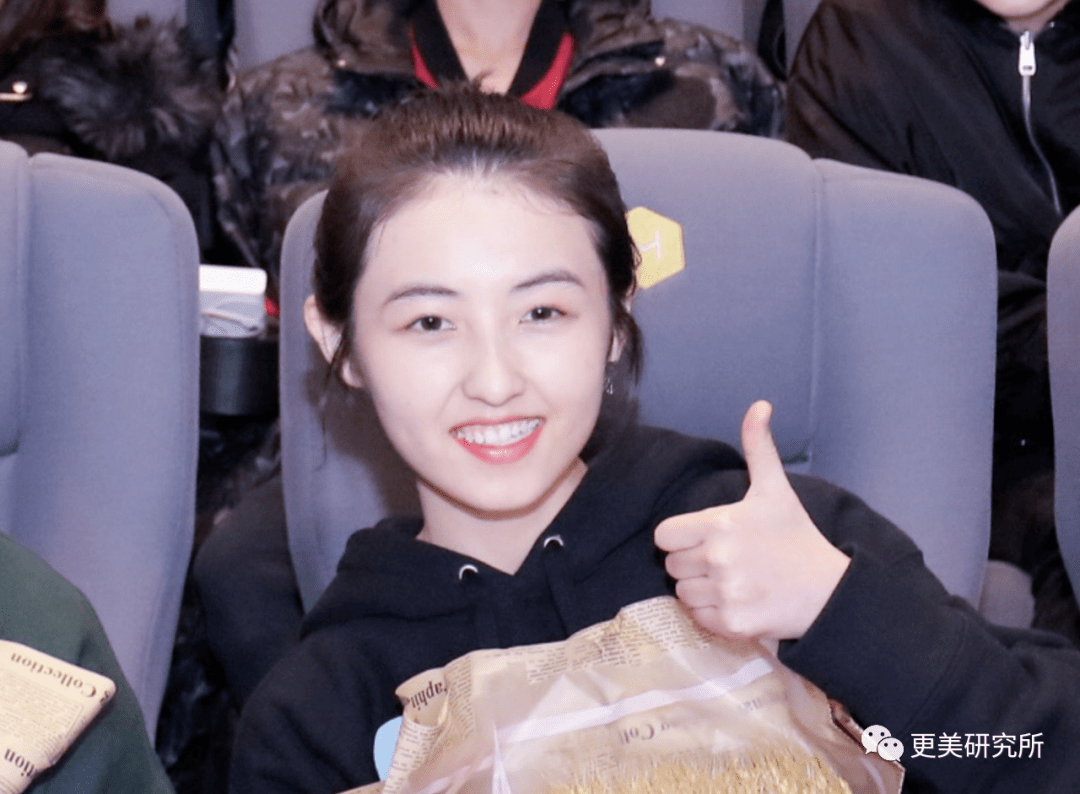 张子枫|曾被关晓彤秒成渣，如今“整容式”长大，削掉斜方肌后美翻