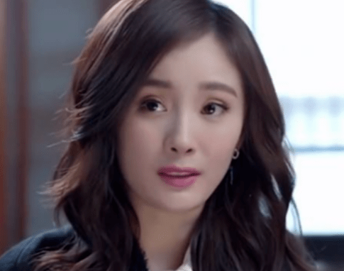 变化|关晓彤生日蹦迪被骂不检点,有谁注意到了她悄悄变化的眼睛...