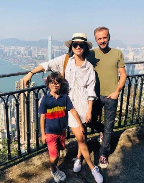 法国|外媒眼里的“中国最美的女人”，嫁法国老公被宠8年，今过成这样