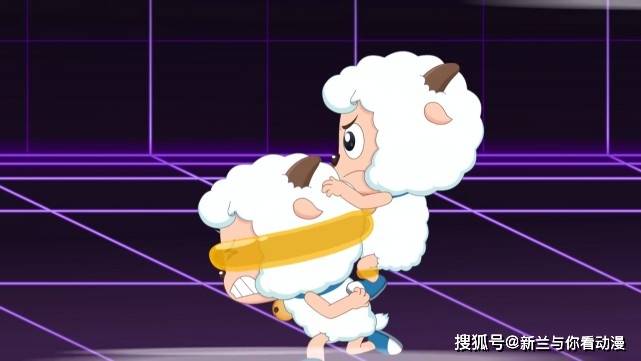 在两个喜羊羊从洞底出来准备逃跑时,虽然被小狼人淘淘发现了,但双喜又