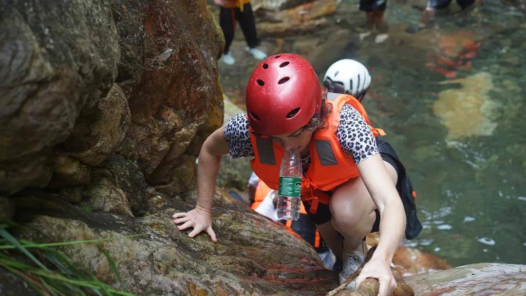 探索阳朔本地人都不知道的秘境溯溪