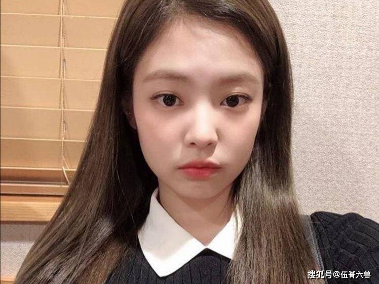 撞完衫又撞脸？Jennie最新单人海报释出，被指与