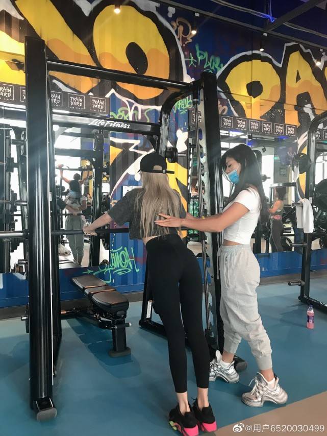 kg|周扬青晒运动照曝光46kg真实身材，细腰长腿太抢镜不输女明星