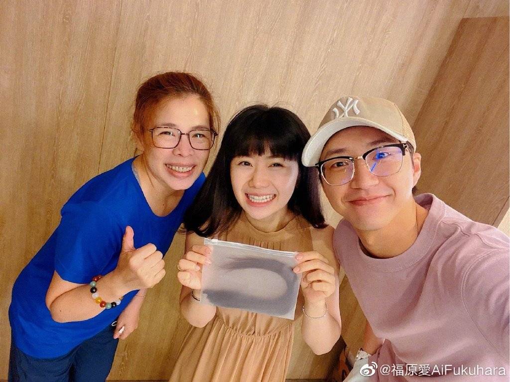 头发|福原爱剪短及腰长发！剪发时嗷嗷叫，秀新发型回眸一笑甜美可爱