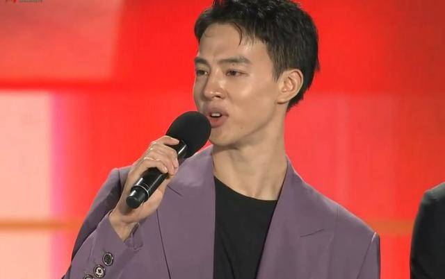 姚晨|众星出席百花奖开幕式:姚晨长裙抢镜,徐帆气质出众,彭昱畅瘦了