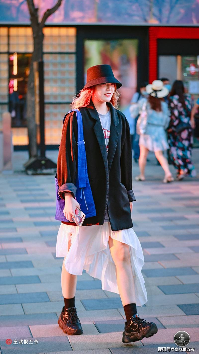 潮流|街拍：关于潮流的穿搭，其实并不是每个人天生就会搭配的