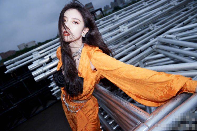 口罩|宋妍霏也太美了，钻石口罩尽显魅力，难怪张一山也曾那么痴迷！