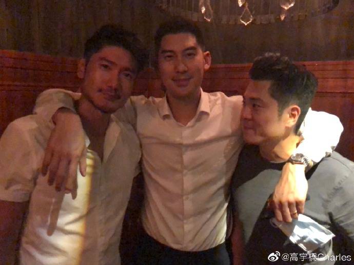 另外两张照片是高以翔,高宇桥一起和朋友聚会的照片,如二哥所言那样