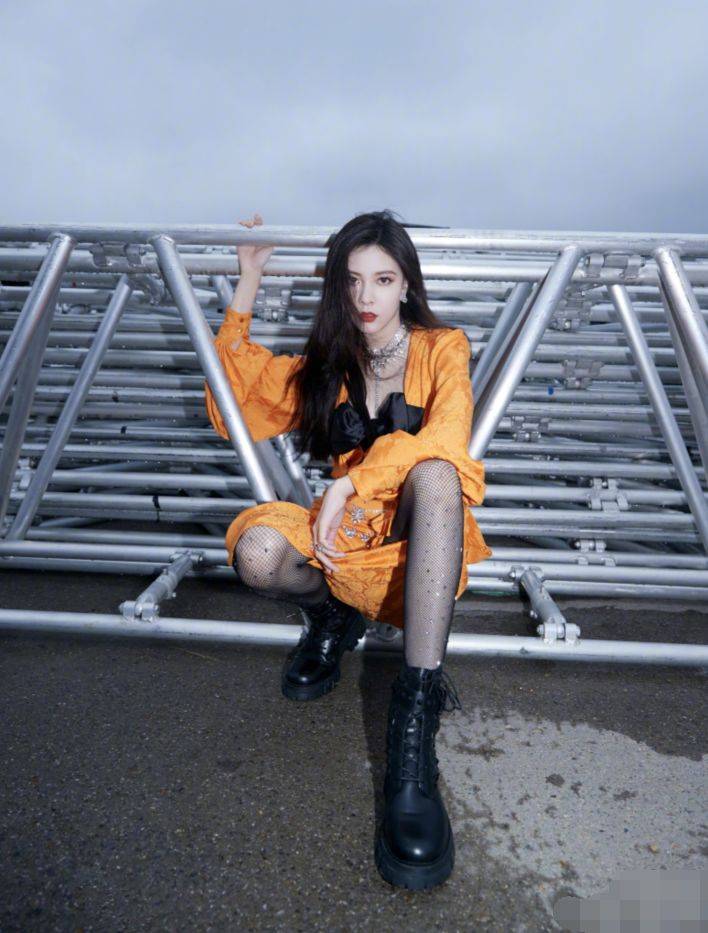 口罩|宋妍霏也太美了，钻石口罩尽显魅力，难怪张一山也曾那么痴迷！