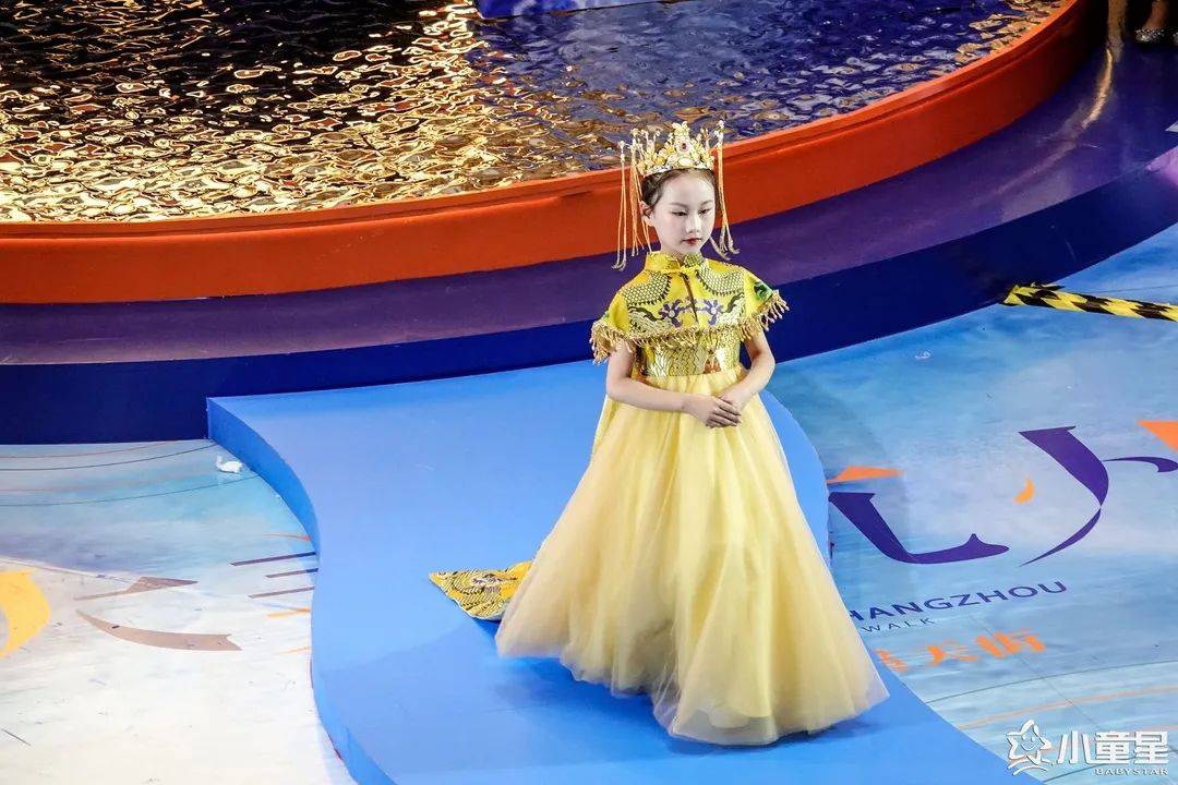 服装|闪光少年为亚运助力，这些小童星真的很燃！