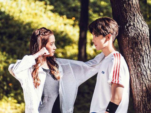 恋情|原创鹿晗关晓彤罕见同框录制节目，甜蜜气氛洒满全场，太甜啦！