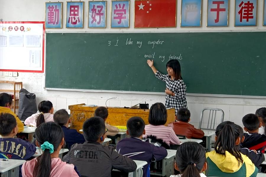 澧县城头山镇中学举行六年级教学工作研讨会