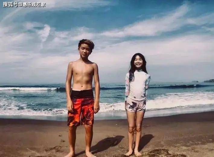 曹格女儿庆生照曝光，五官长开眼睛变大，终于