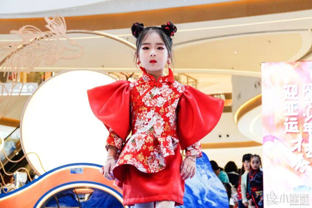 服装|闪光少年为亚运助力，这些小童星真的很燃！