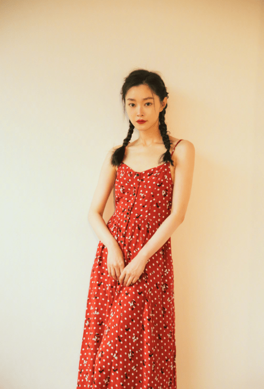 服装|“气质男”都喜欢的风格？看宋轶如何诠释，原来都爱小吊带