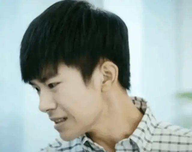 睁不开|原创易烊千玺被男演员呼巴掌，现场真打让眼睛都睁不开，细节让人叫好