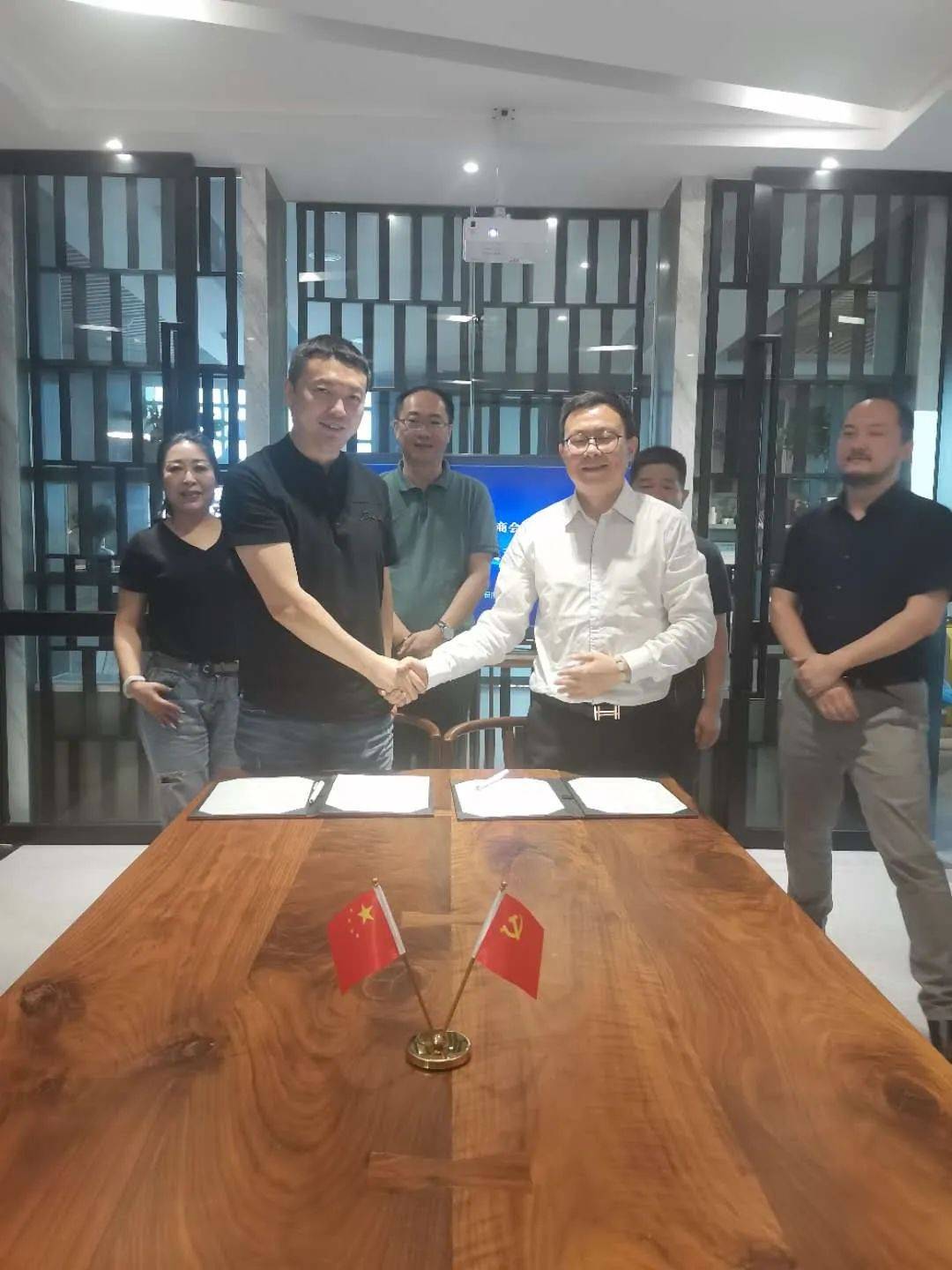 上海商会会长周易等一行,应邀到访赛博文旅集团,达成
