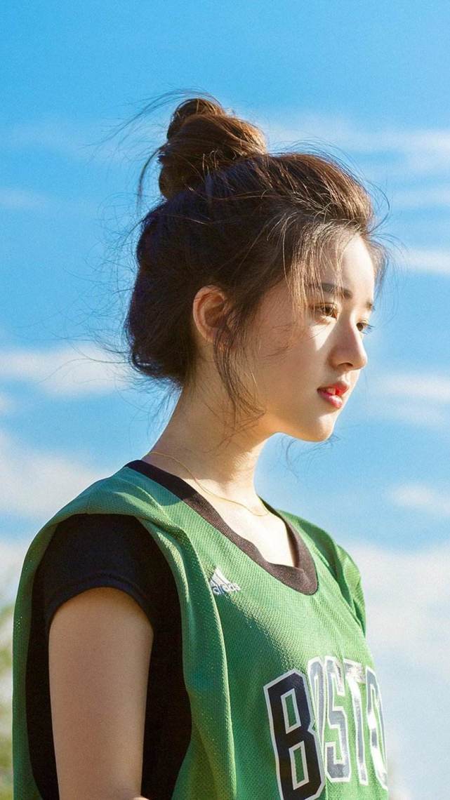 辣酱|原创赵露思秋天第一顿方便面，方便面蘸冰淇淋加辣酱，黑暗吃法受好评