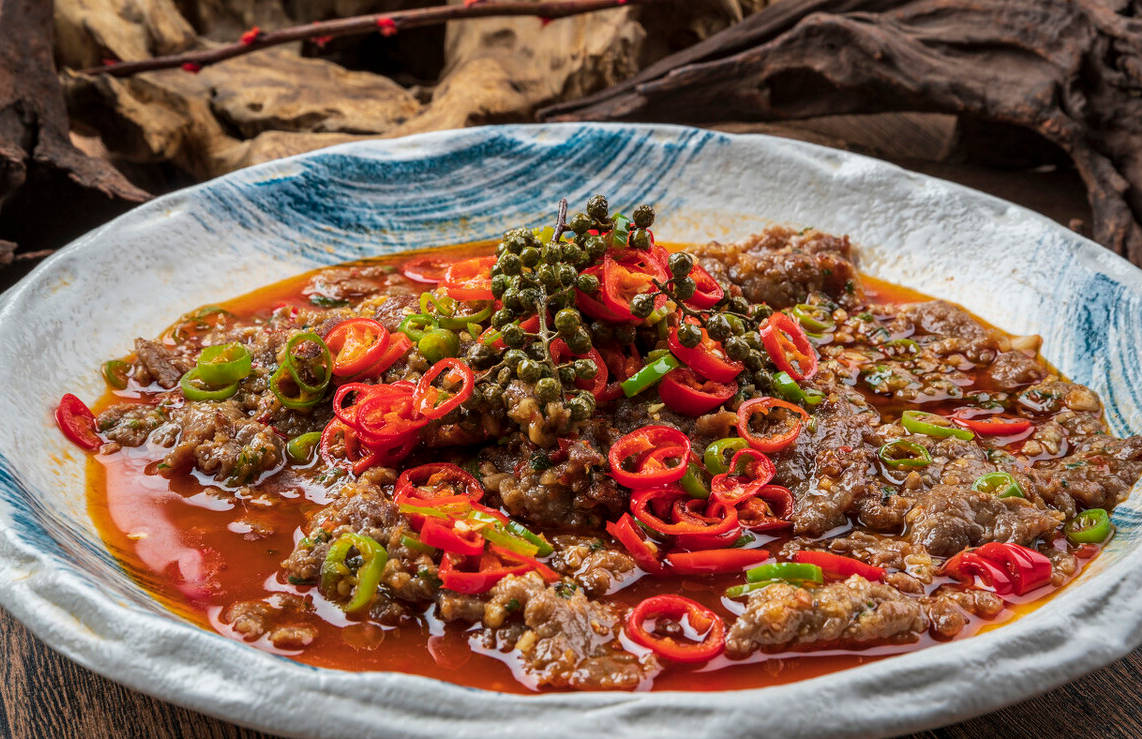 藤椒水煮牛肉,吃过就会对它念念不忘,学会它逢年过节在家做大餐