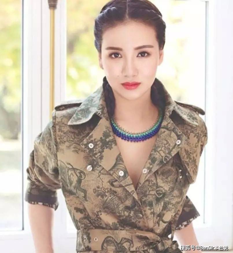 坐拥豪车飞机游艇,名牌包论斤买的豪门千金,却童年_林