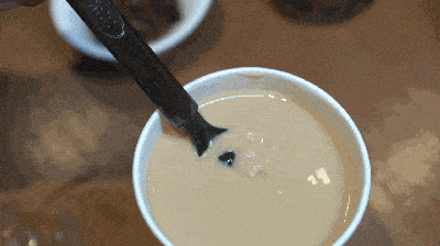 秋天自己动手做一杯真材实料的奶茶,为枯燥的宅家日子 加点糖
