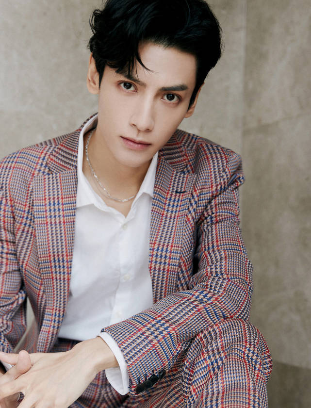 衣行|原创古装颜值出圈，现代剧关注度一般，他这两部剧能出爆款？