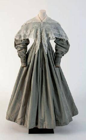 服装|无声叙事：百件服饰中的时尚史