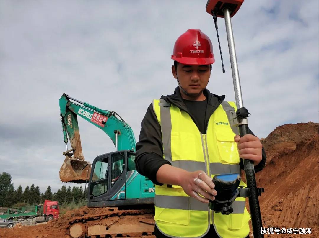 威宁八中改扩建项目工地奏响交响曲战脱贫迎国庆