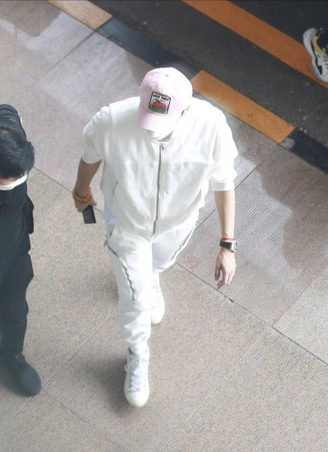 黄忠东|原创黄子韬复工录制节目，状态看上去不错，期待回归