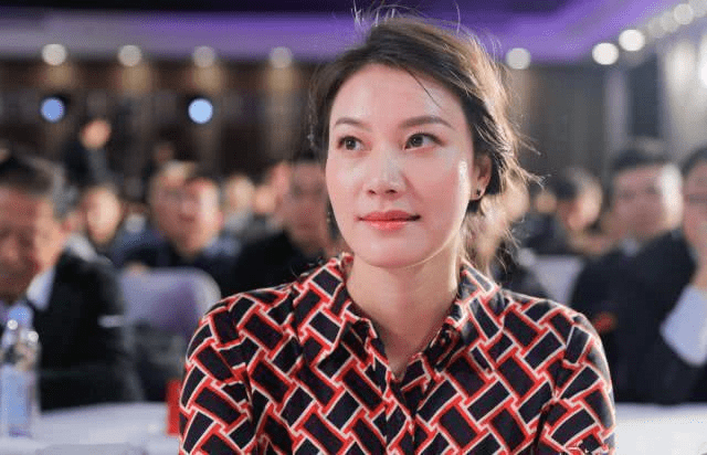 林丹|38岁谢杏芳气质超群，肤白貌美成总裁，网友：羡慕林丹