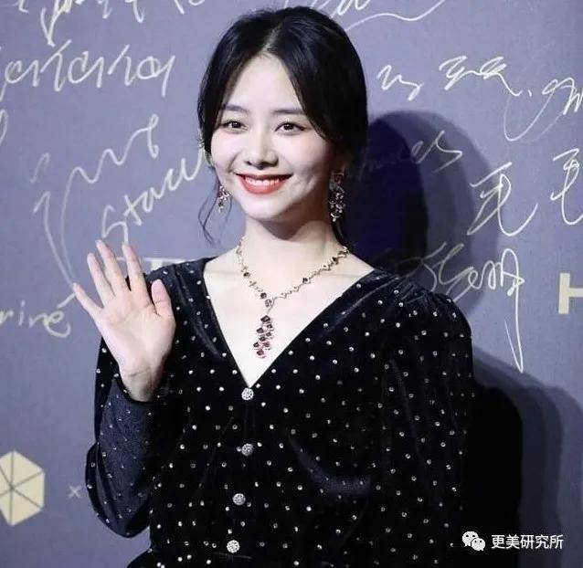 fa|今年最火的三字顶流这是要做鞠婧祎第二，换头动骨do全套？