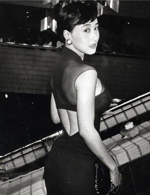 少林|原创30年前，被李连杰抛弃的前妻黄秋燕，如今怎么样了？