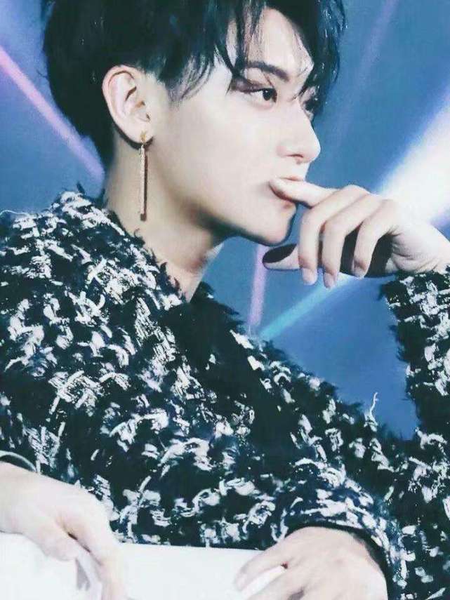 黄忠东|原创黄子韬复工录制节目，状态看上去不错，期待回归