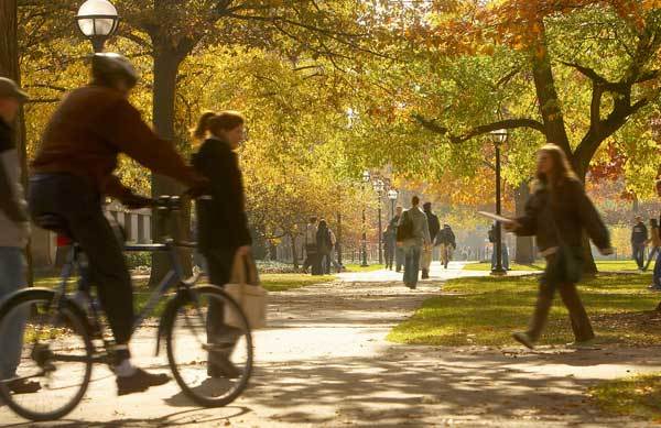 美国商学院专业排名_美国《华尔街日报》推出国际商学院最新MBA项目排名(2)
