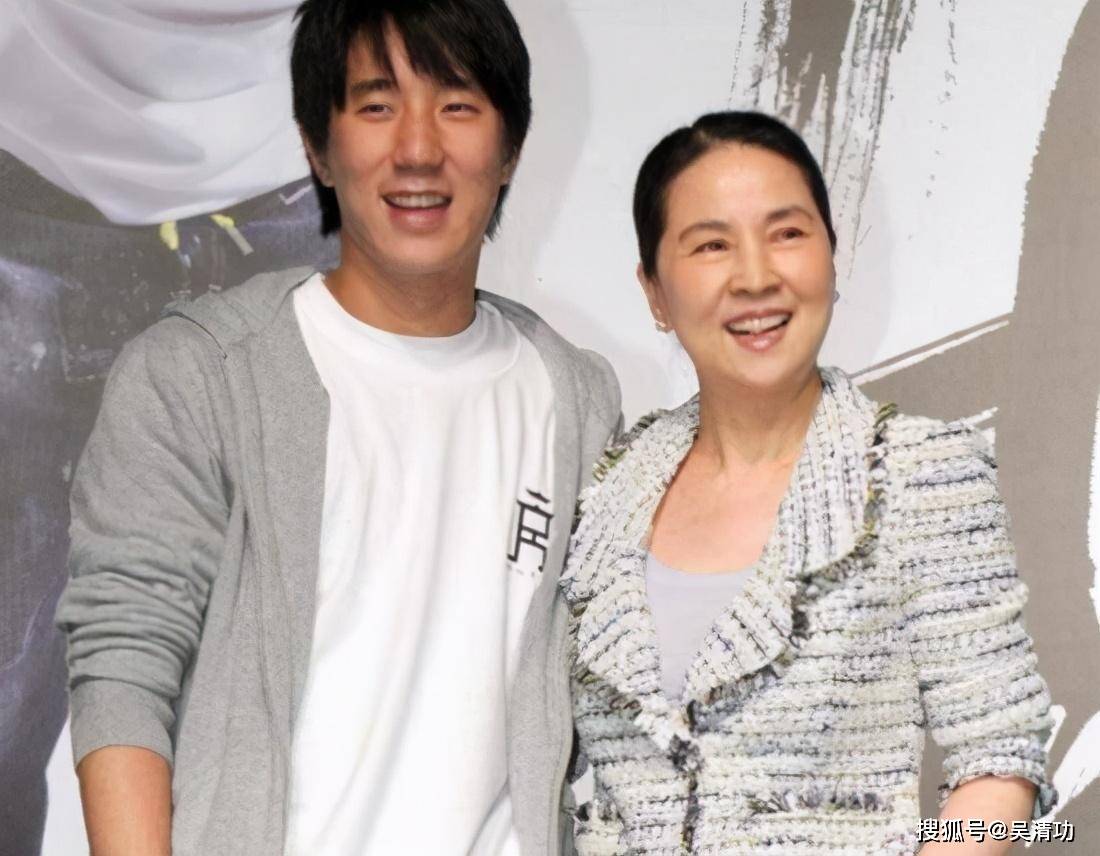成龙豪宅司法拍卖被撤回，邻居的房子还在拍卖