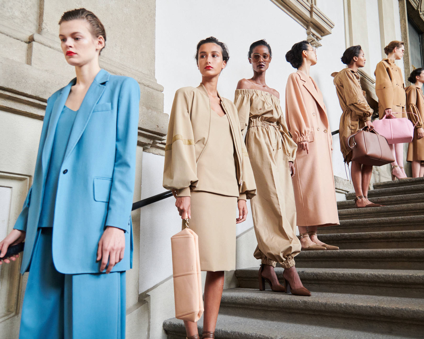 Max|2021春夏时装周：复苏文艺复兴美学，Max Mara 结合都会与复古的女力精神