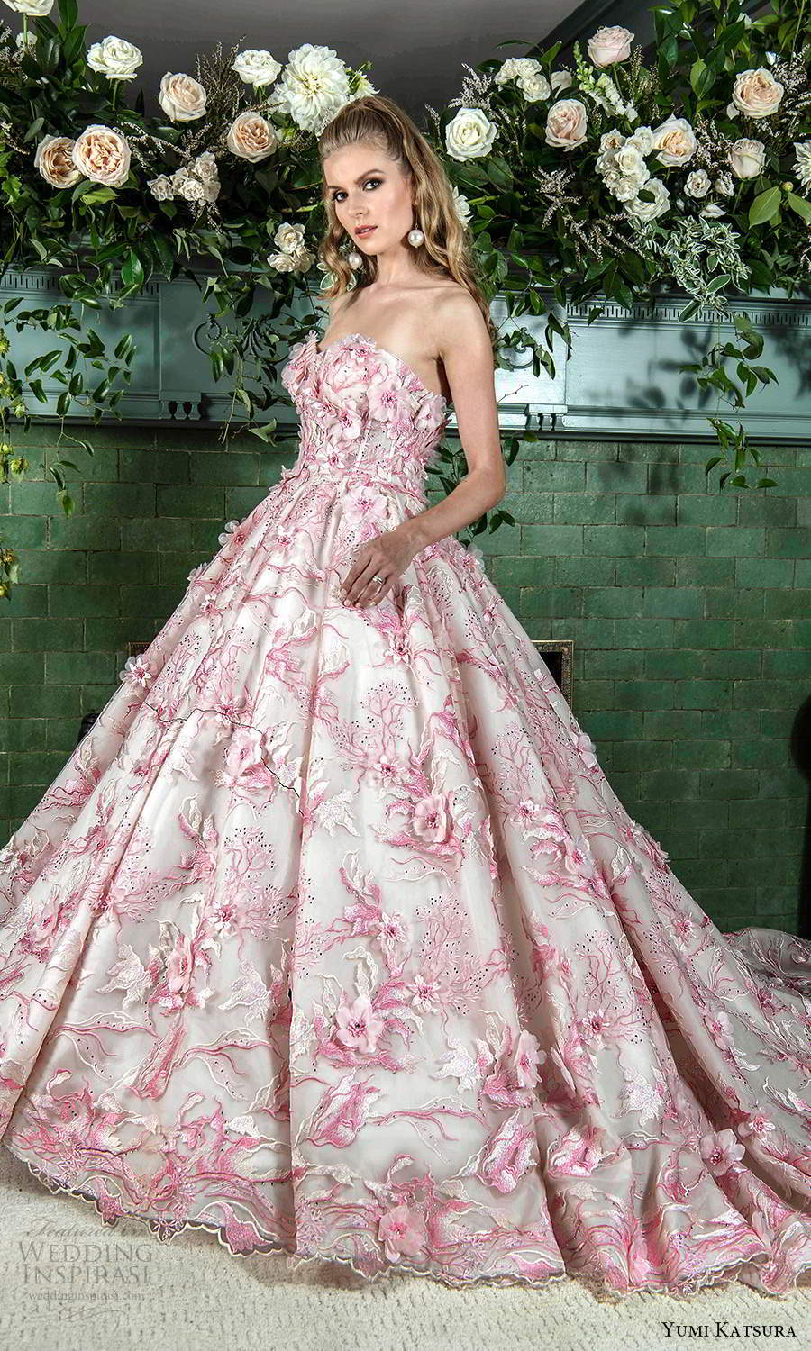 &quot|Yumi Katsura2021＂Ravishing&Resilient＂秋季婚纱系列 提升女人身体的自然美感