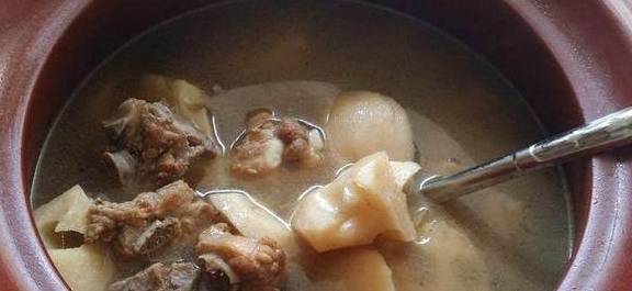 莲藕排骨汤怎么炖最好喝视频 ffe0a8f3a7c74987920e11a640ac07a9.jpeg