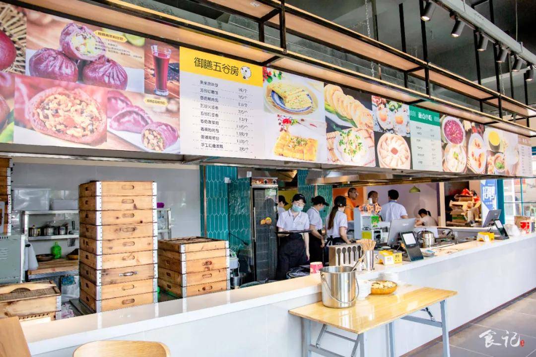 新店|烧烤成主打，还卖起早餐...人均不到30元！22年老牌餐饮开新店啦