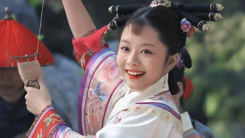 回顾10位顶流小花的清宫剧造型!杨幂俏丽,赵丽颖甜美