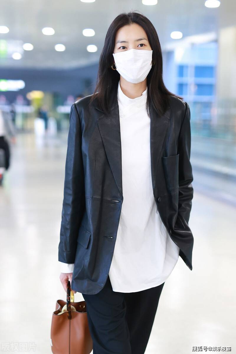 气质|“大表姐”刘雯气质独特，搭配高级，简单又时髦