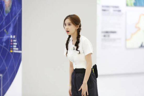 赵露思|发量王者赵露思的减龄搭配你也可以学