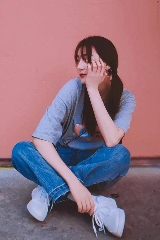 赵露思|发量王者赵露思的减龄搭配你也可以学