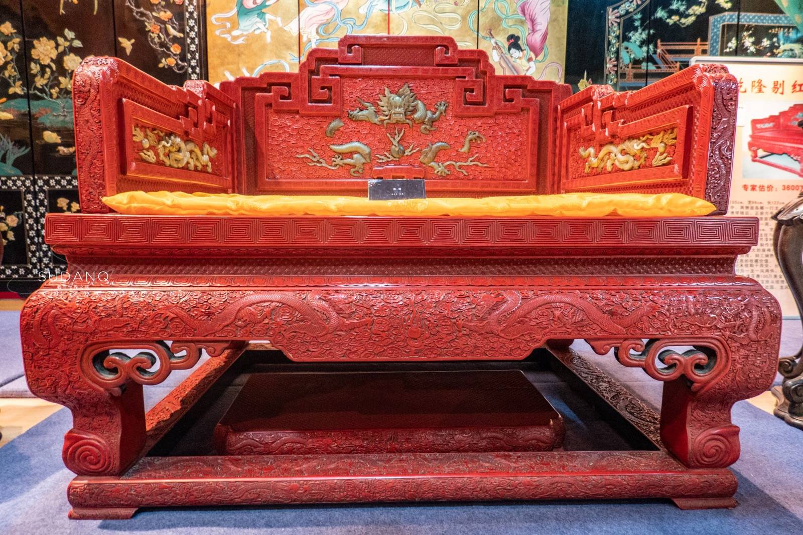 剔红|流落民间的宫廷御用之物:清乾隆剔红大宝座,专家估价3600万