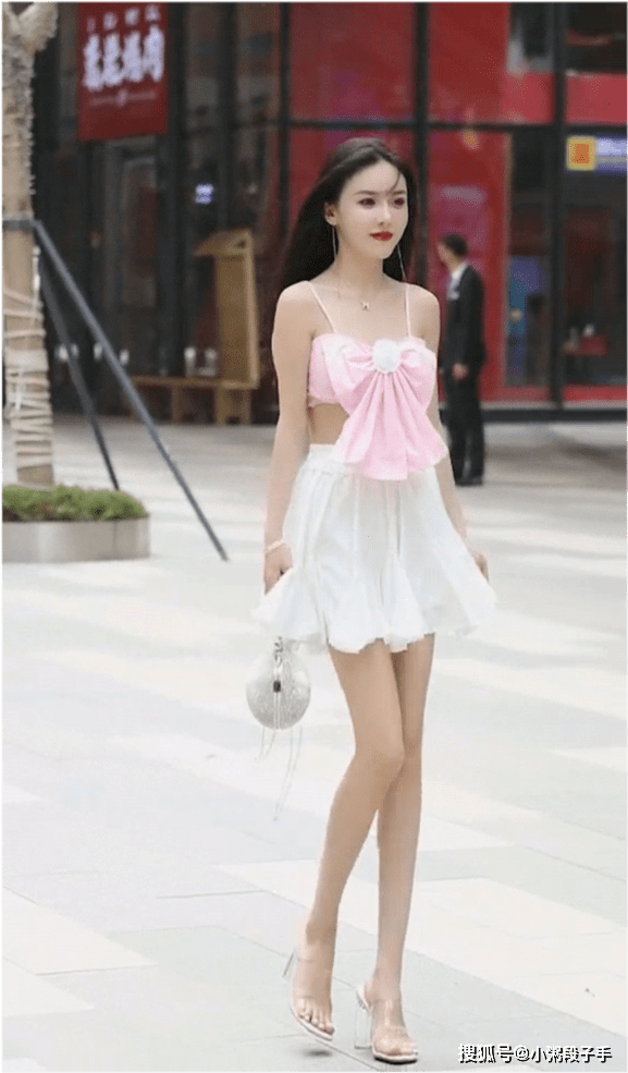 可爱女生穿搭甜美 bf1fb262965f42d3b2bca7f5aabdf821.png
