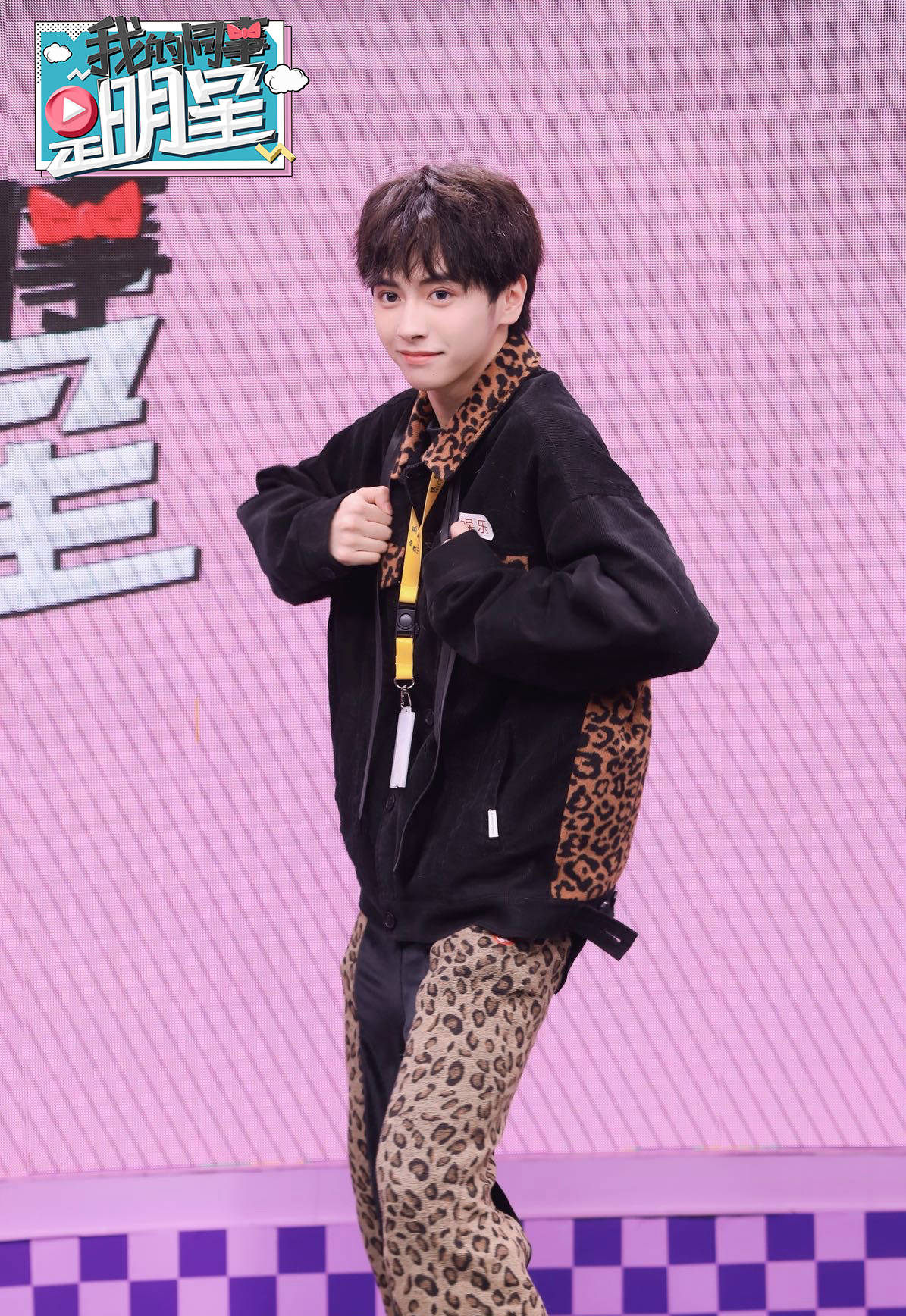 杨超文模仿lisa跳女团舞好绝 迷弟上线追星金泰亨