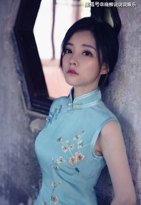 旗袍|国风也能很美丽，杨颖、冯提莫穿起了旗袍，你更喜欢哪一款？