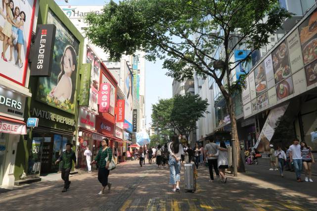 真实的韩国首尔街景,没你想象中的那么繁华,还不如上海和北京